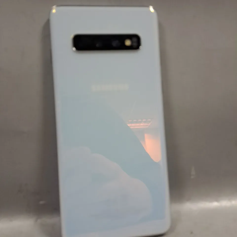 SAMSUNG GALAXY S10