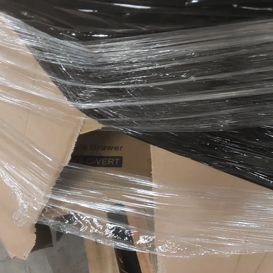 PALLET CONTAINING A VERY LARGE QUANTITY OF ASSORTED NEO CONSUMER PRODUCTS INCLUDING: ELECTRIC BLANKETS, CHRISTMAS DECORATIONS, GLASS TUPPERWARE SET, EGG BOILER ECT