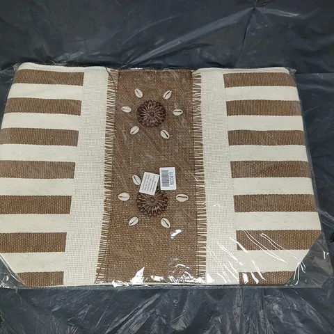 APPROXIMATELY 30 WOVEN BEACH TOTE BAGS