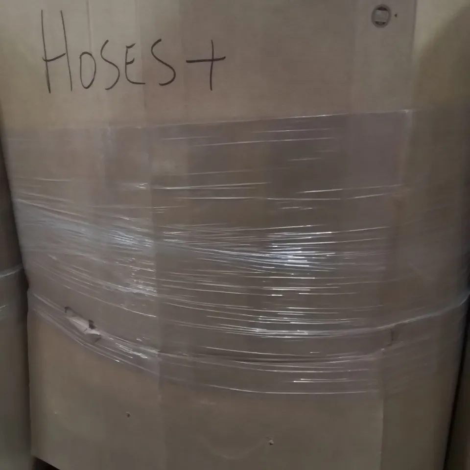 PALLET CONTAINING A LARGE QUANTITY OF HOSES