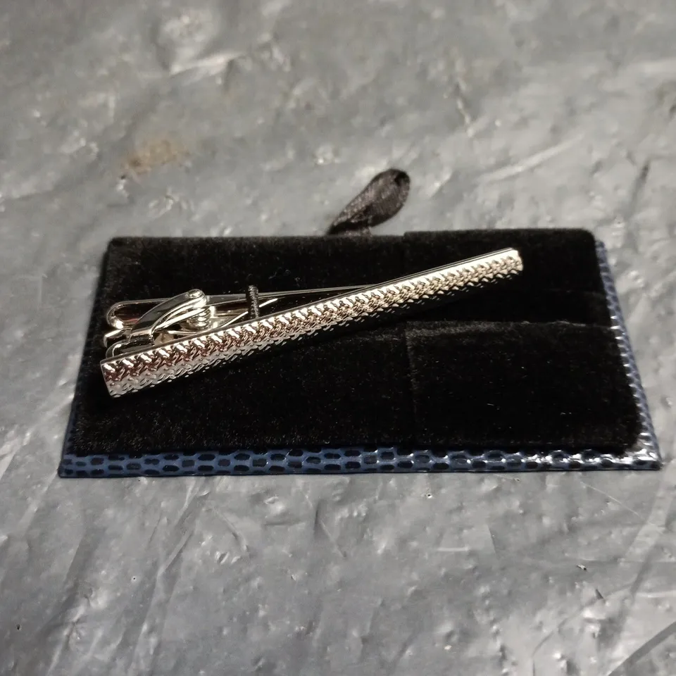 MESH TEXTURED TIE CLIP 