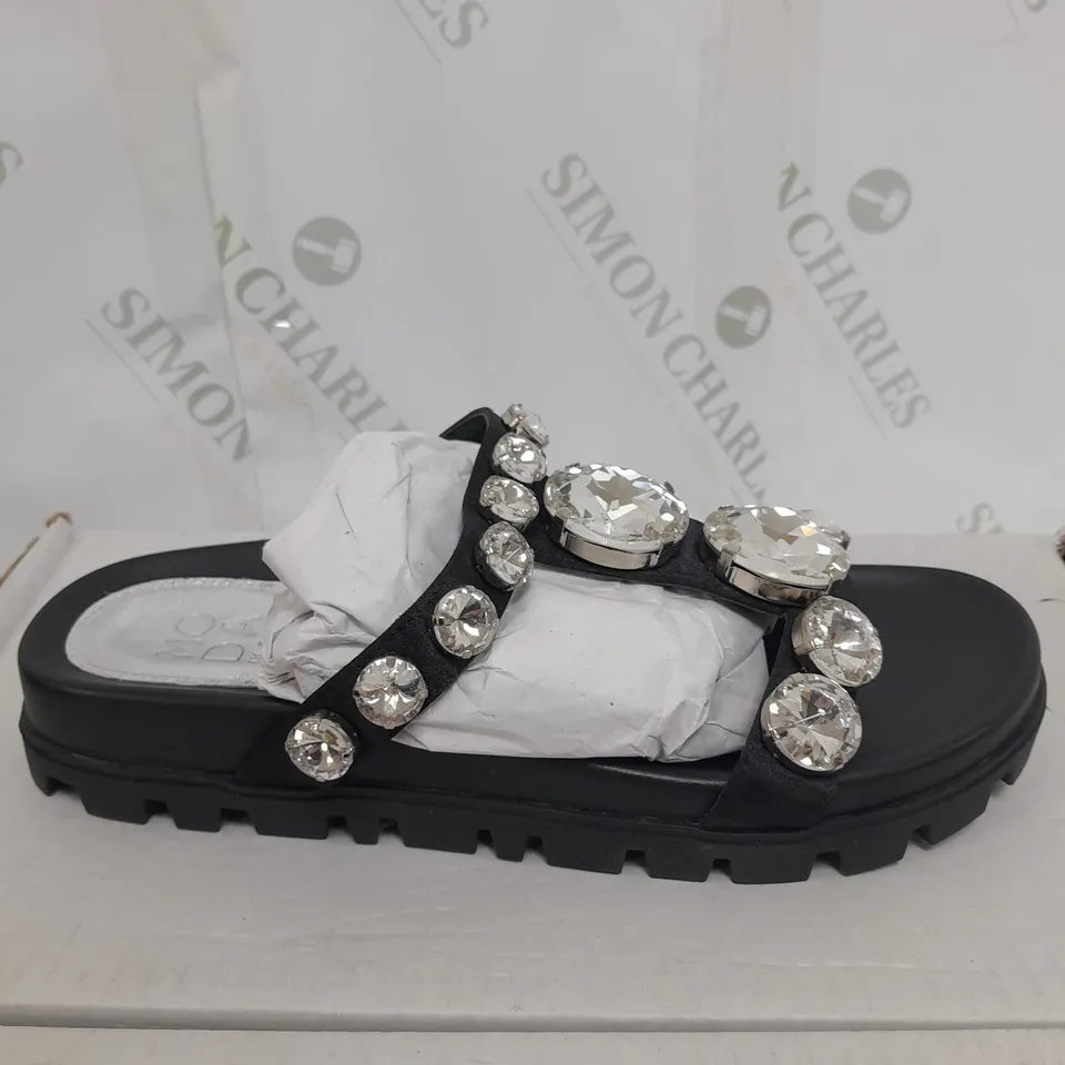 UNBOXED MODA IN PELLE SLIDE SANDAL JEWELLED SIZE 4