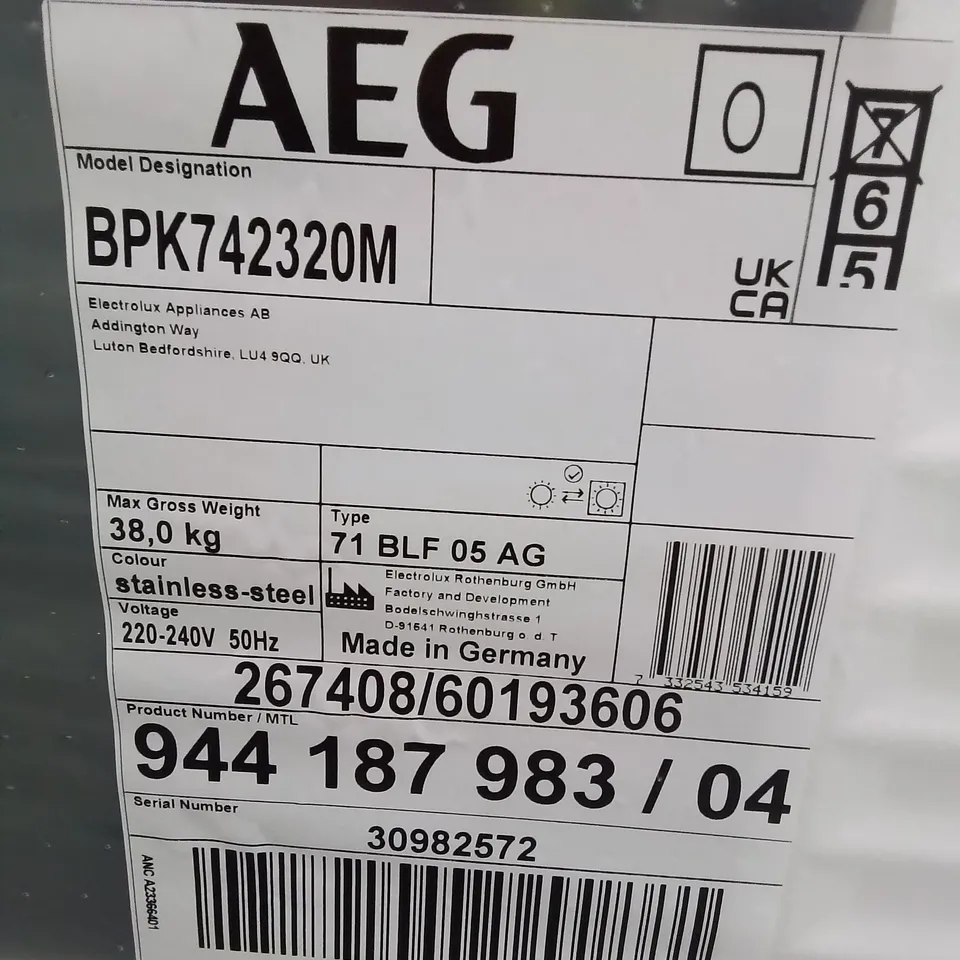 AEG INTEGRATED ASSISTED COOKING OVEN - STAINLESS STEEL Model BPK742320M RRP £542