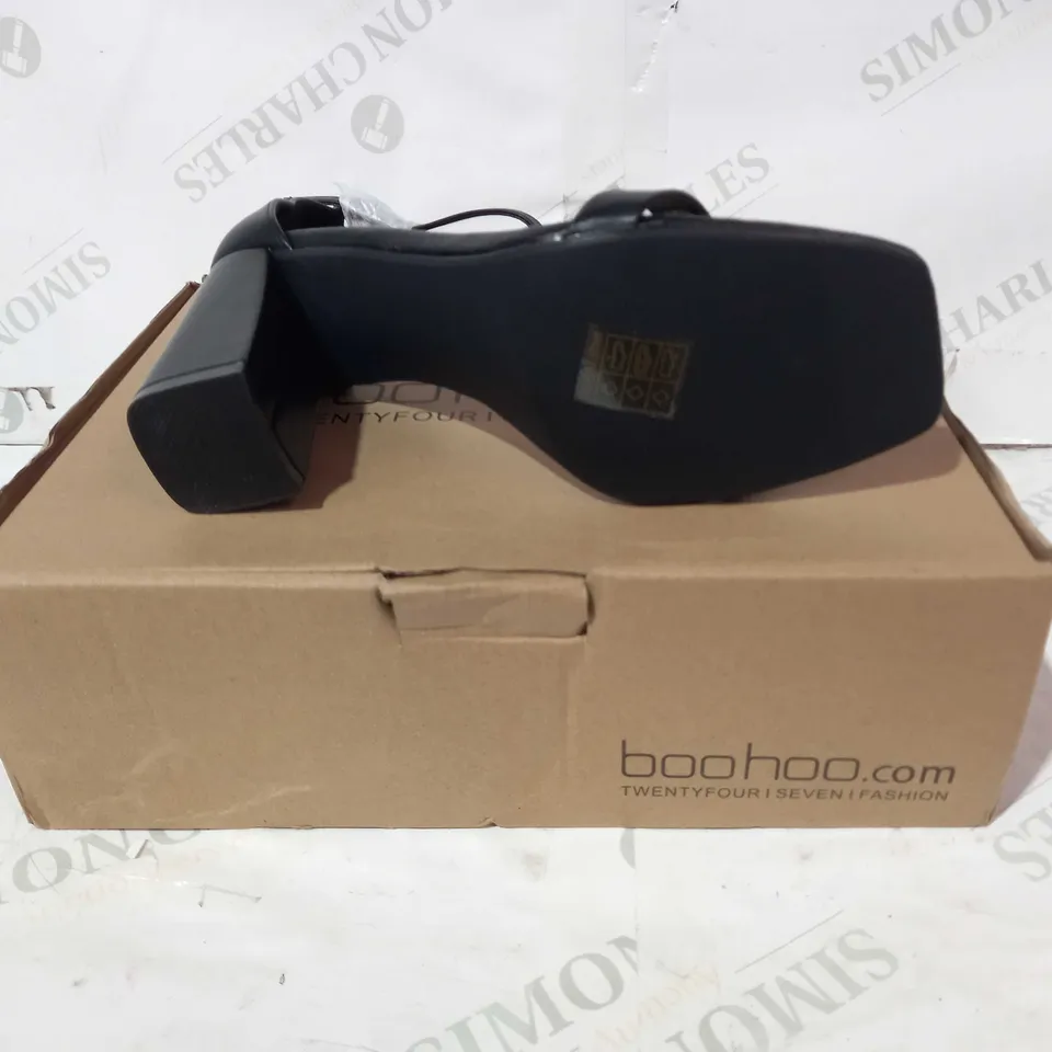 BOXED PAIR OF BOOHOO LEATHER HEELS IN BLACK UK SIZE 6