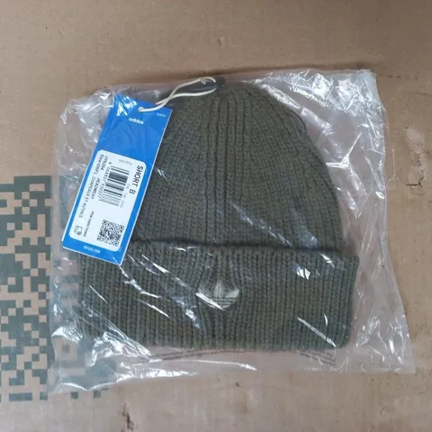 ADIDAS SHORT BEANIE IN KHAKI SIZE OSFL