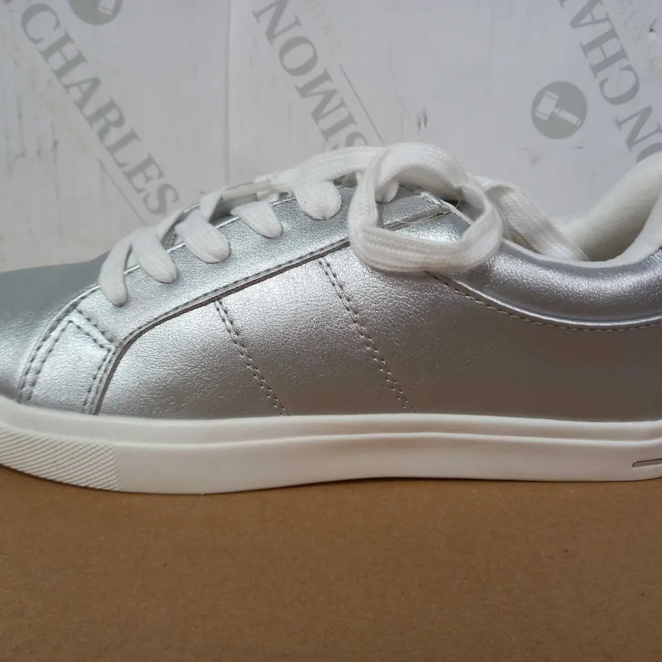PAIR OF DOROTHY PERKINS TRAINERS (SILVER), SIZE 6 UK