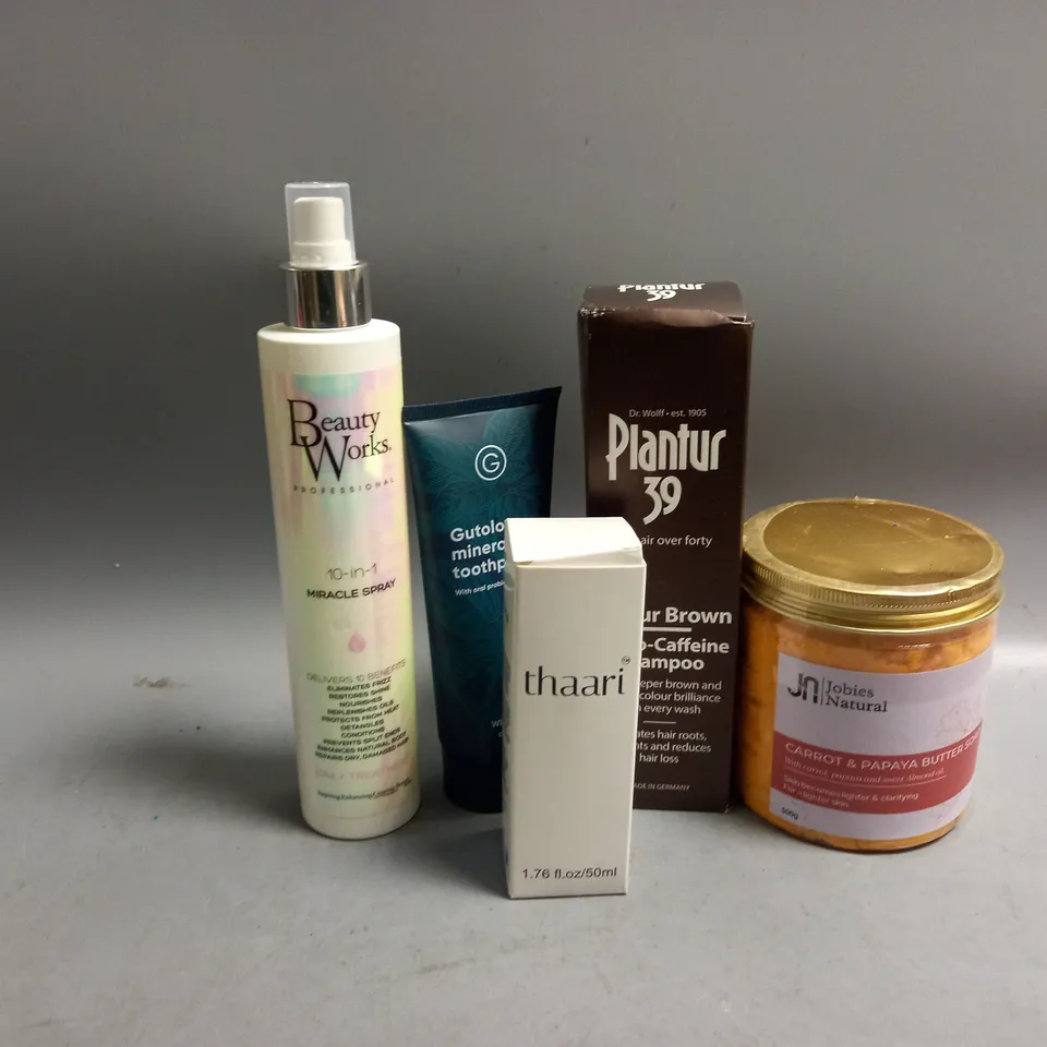 5 ASSORTED HEALTH AND BEAUTY PRODUCTS TO INCLUDE PLANTUR-39 COLOUR BROWN PHYTO-CAFFEINE SHAMPOO, BEAUTY WORKS MIRACLE SPRAY, THAARI HAIR OIL, GUTOLOGY MINERAL TOOTHPASTE