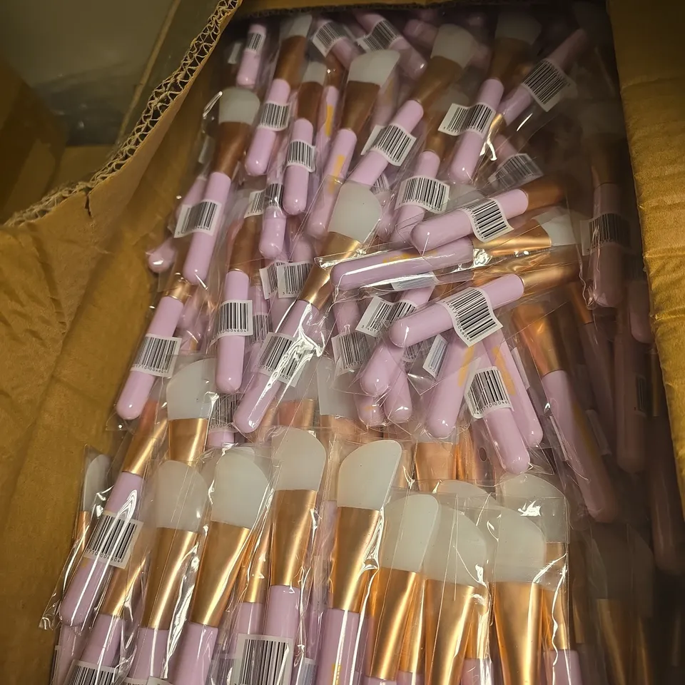 BOX OF APPROXIMATELY BIRCHBOX SILICONE FACE BRUSH