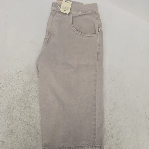 LEVI'S SUPER BAGGY JORTS IN GREY SIZE 28