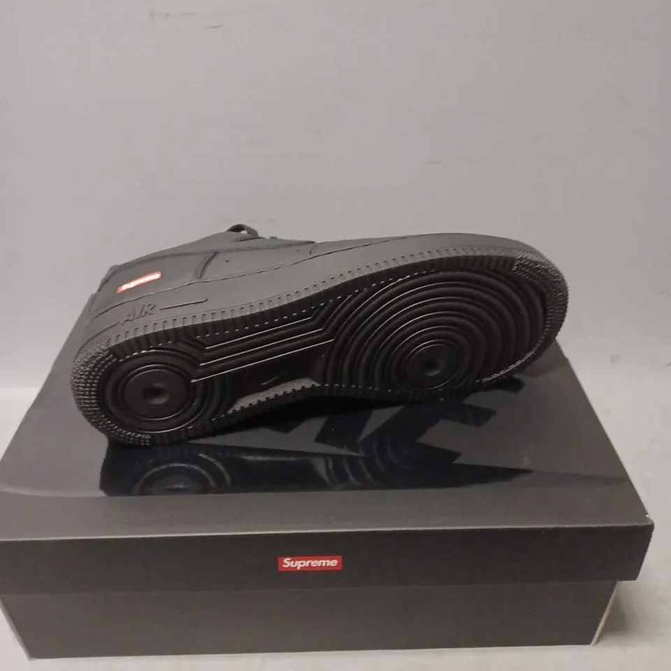 BOXED PAIR OF NIKE AIR SUPREME TRAINERS IN BLACK - 8