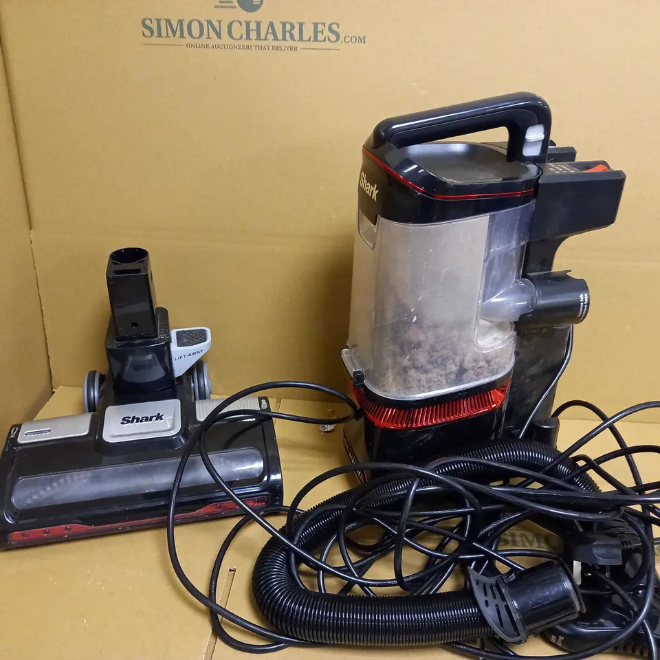 SHARK UPRIGHT VACUUM CLEANER NV602UKT