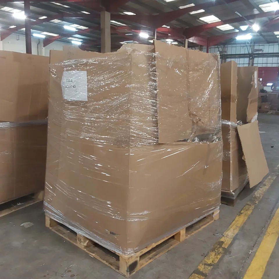 PALLET CONTAINING APPROXIMATELY 600x BRAND NEW ASSORTED DESIGNER CLOTHING ITEMS