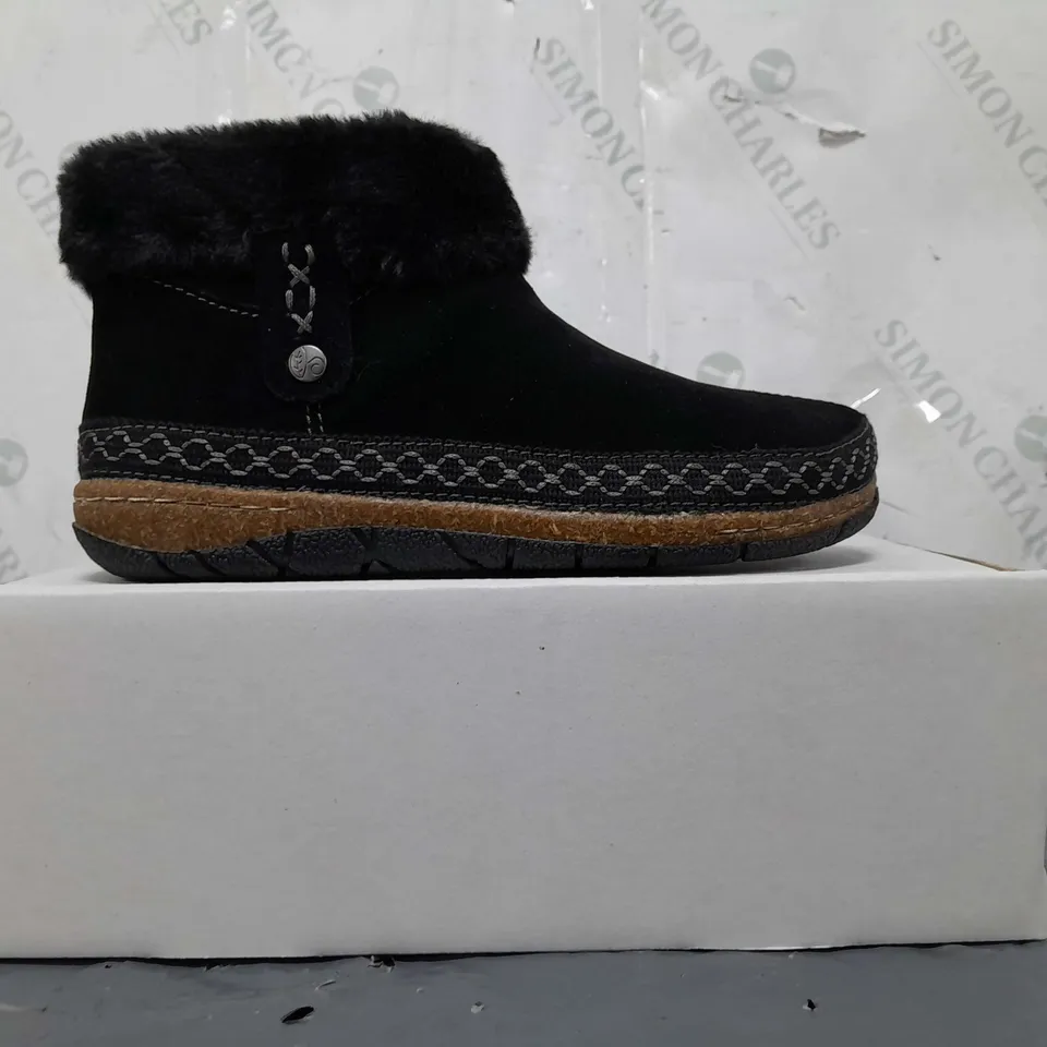 BOXED PAIR OF EARTH ORIGINALS EMMALYN BOOTIES IN BLACK SIZE 5