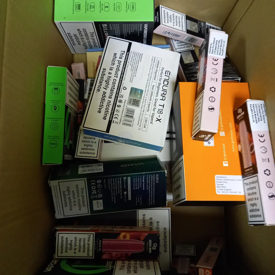 BOX OF APPROXIMATELY 30 ASSORTED VAPING KITS & DISPOSABLE VAPES IN VARIOUS FLAVOURS & BRANDS TO INCLUDE VAPORESSO, GEEK VAPE, INNOKIN ETC 