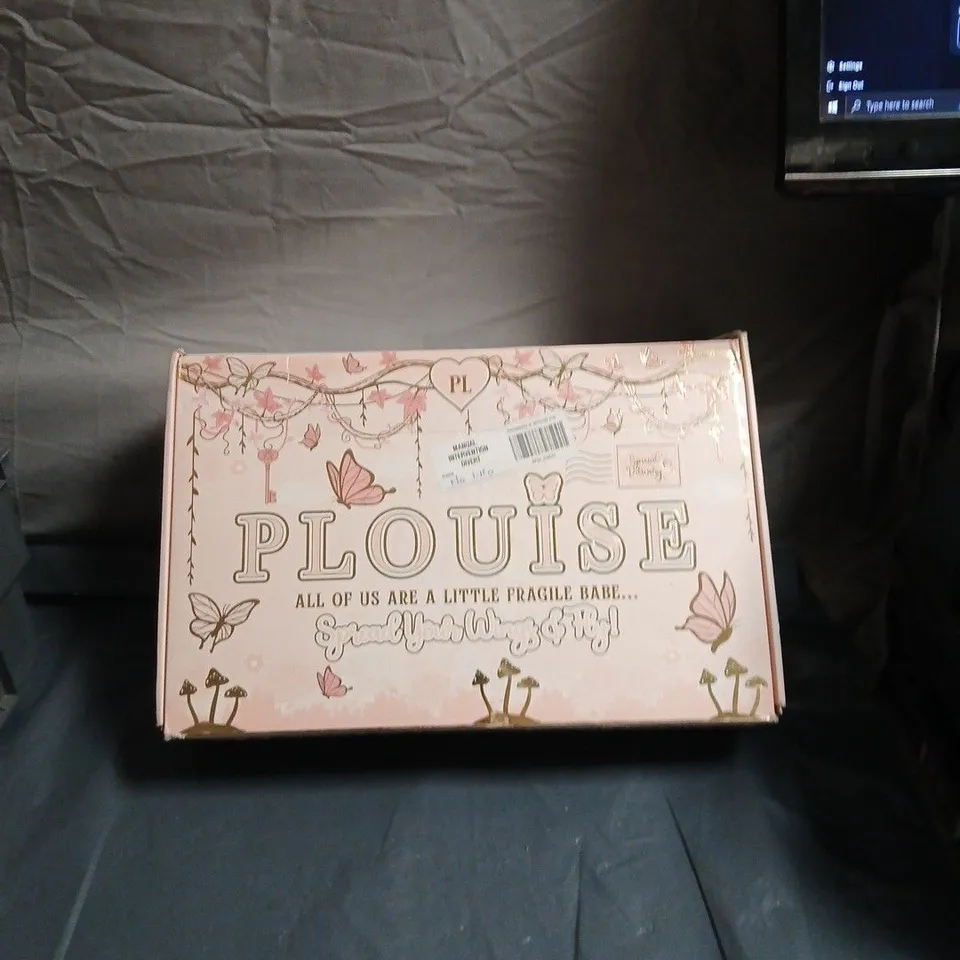 P LOUISE MAKE-UP GIFT BOX SET – PINK PACKAGING