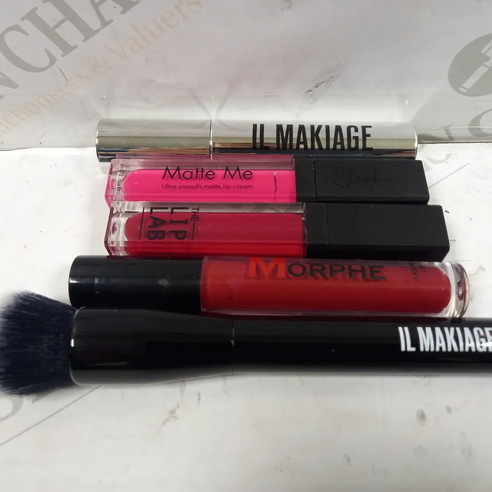 LOT OF 5 MAKE-UP ITEMS TO INCLUDE IL MAKIAGE MULTI-USE PERFECTING CONCEALER, IL MAKIAGE FOUNDATION BLENDING BRUSH, DLRRK MATTE ME LIP CREAM, ETC