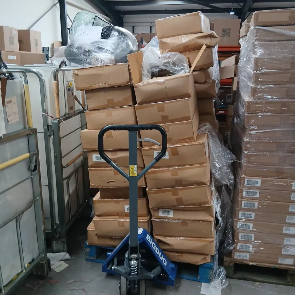 PALLET OF APPROXIMATELY 456 ITEMS OF ASSORTED CLOTHING AND ACCESSORIES