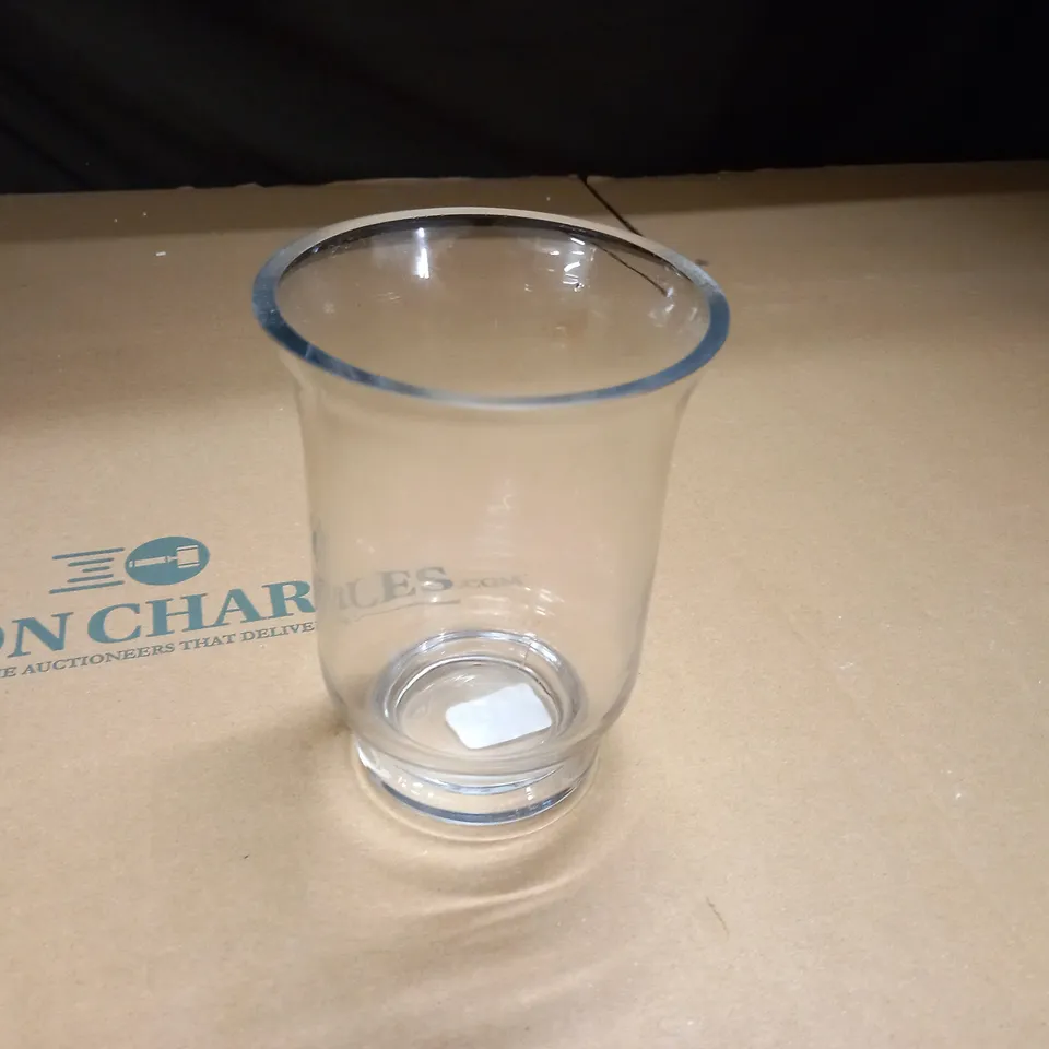 LOT OF 2 CURVED GLASS VASES - 15X10CM