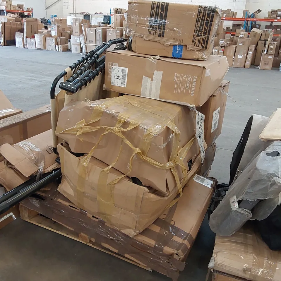 PALLET OF ASSORTED FURNITURE PARTS 