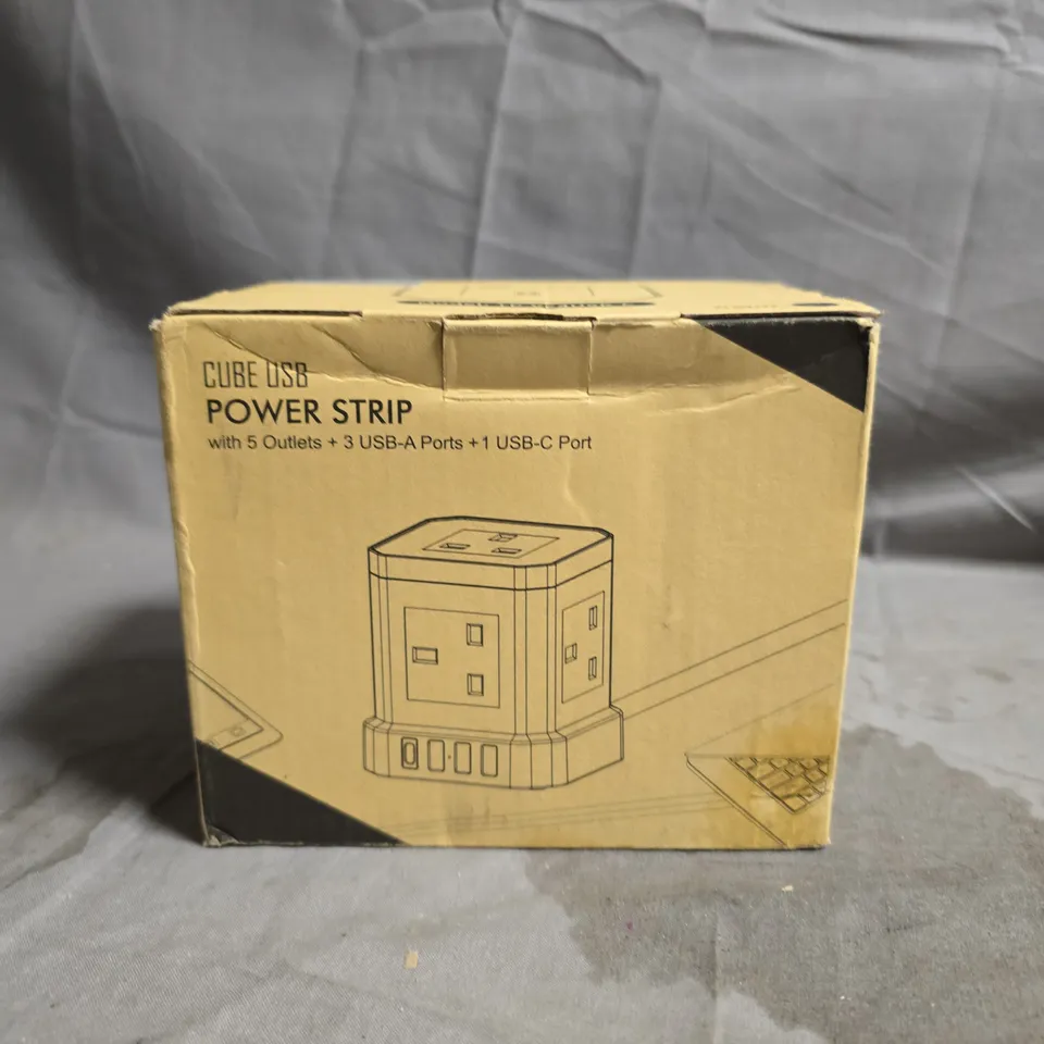 CUBE USB POWER STRIP - 5 OUTLETS, 3 USB-A, 1 USB-C 