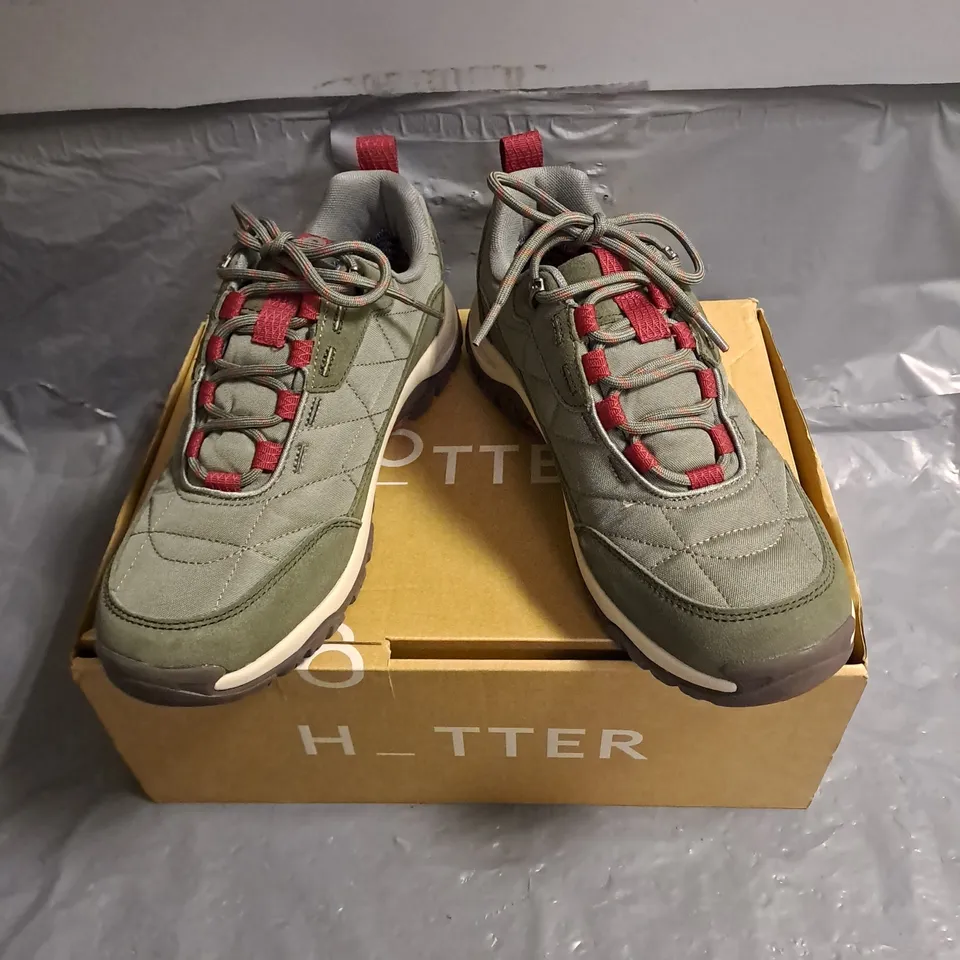 BOXED PAIR OF HOTTER HEADWAY WATERPROOF SHOES IN KHAKI SIZE UK 8
