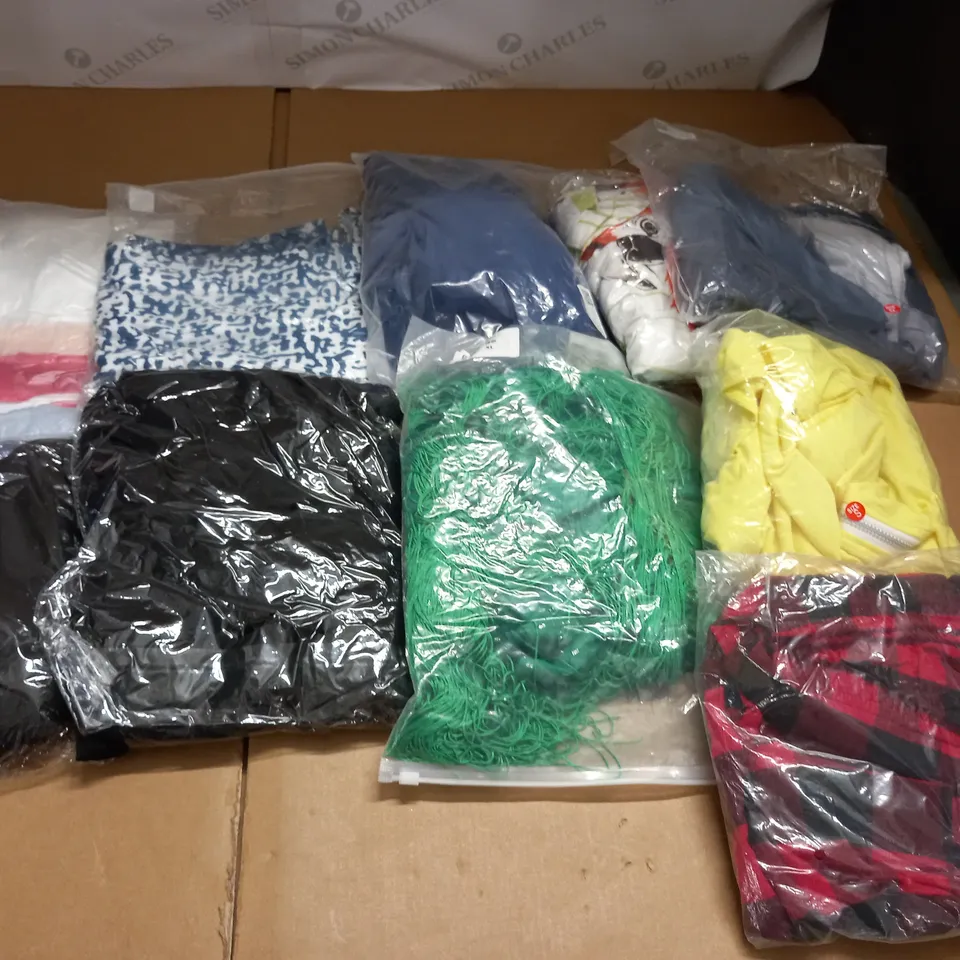 LARGE QUANTITY OF ASSORTED BAGGED CLOTHING ITEMS 
