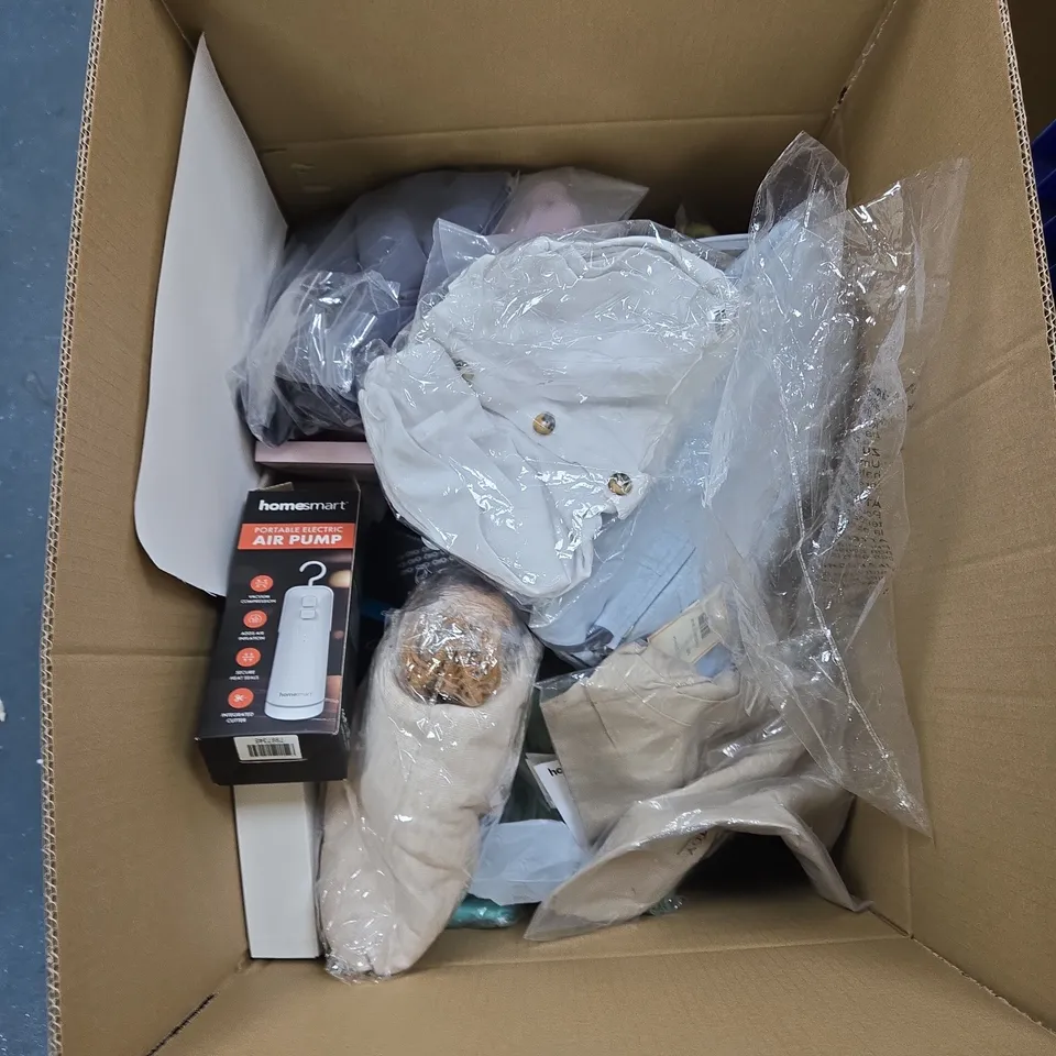 BOX OF APPROXIMATELY 25 ASSORTED CLOTHING ITEMS TO INCLUDE: SUGAR CRISP JUMPER 