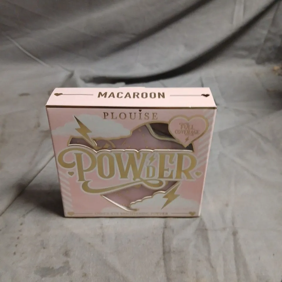 P LOUISE UNDER EYE BRIGHTENING POWDER IN SHADE MACAROON