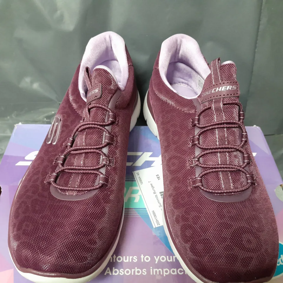 BOXED SKECHERS SUMMIT TRAINERS IN PLUM - UK 5