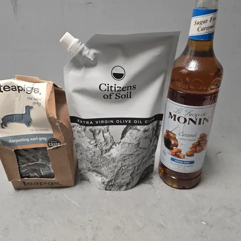 APPROXIMATELY 7 ASSORTED DRINKS ITEMS TO INCLUDE - VIRGIN OLIVE OIL , TEAPIGS DARJEELING EARL GREY ETC