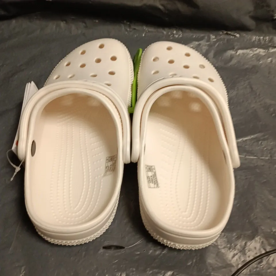 PAIR OF CROCS CLASSIC IN WHITE - UK M4/W4