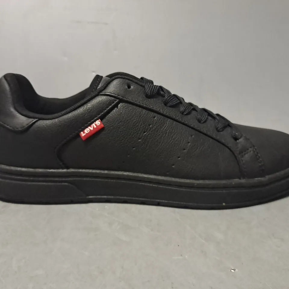 PAIR OF LEVIS BLACK SNEAKERS - SIZE UK 8 