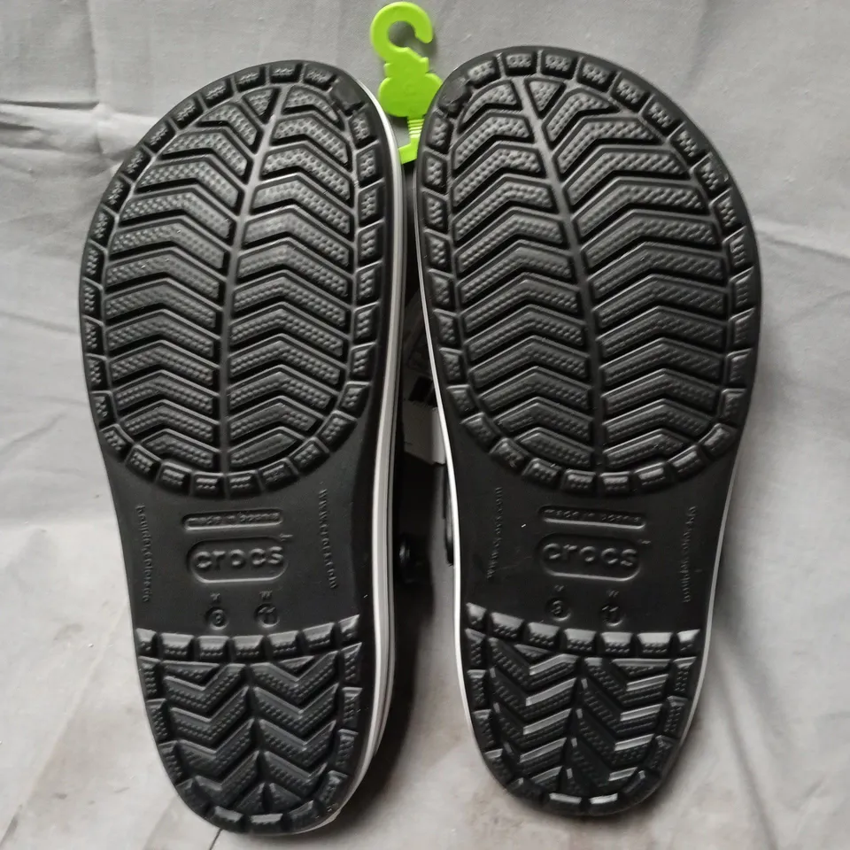 CROCS CROCBAND BLACK CLOGS, UK 8 (EU 42-43) 
