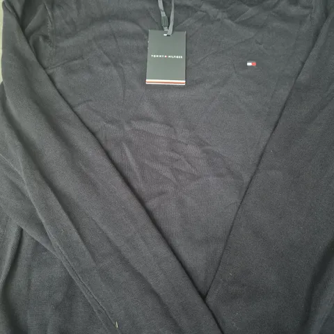 TOMMY HILFIGER DESERT SKY CREW KNIT SWEATER – UK MEDIUM