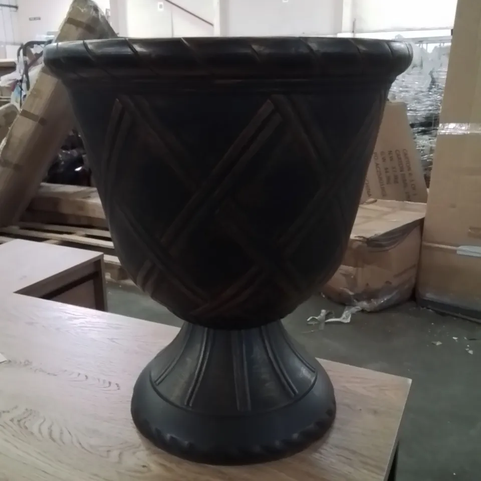 KANNON OUTDOOR PLANT POT BLACK COPPER
