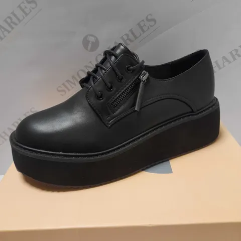 KOI ZANGARO BLACK PU FLATFORM SHOES - SIZE 6
