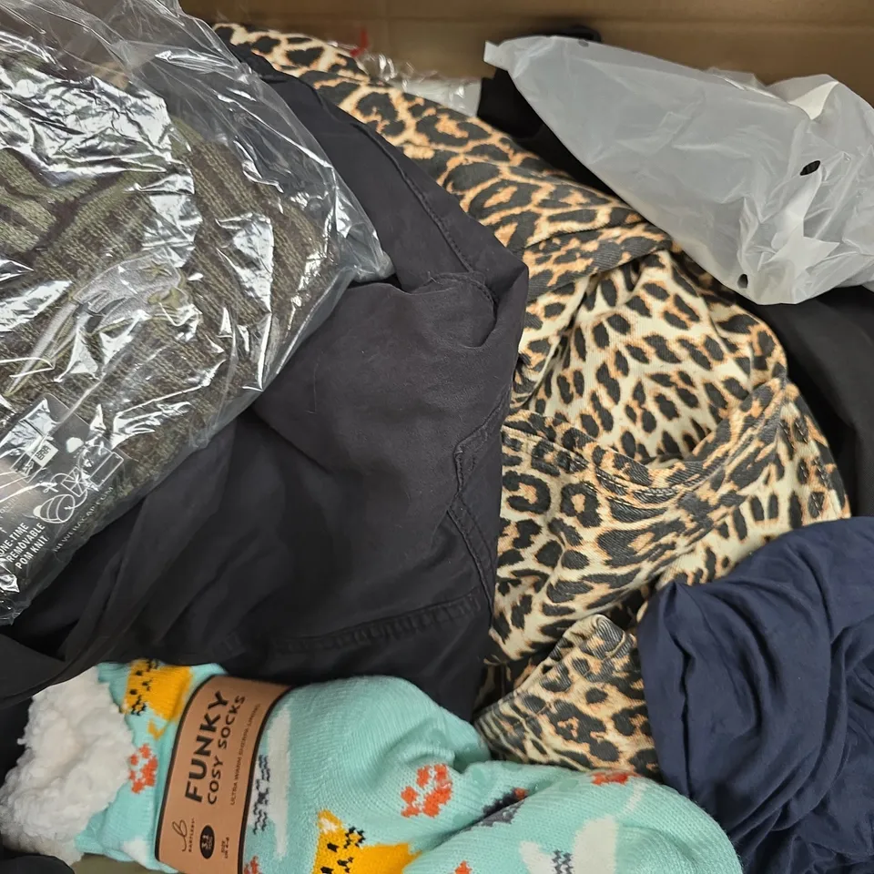 APPROXIMATELY 20 ASSORTED CLOTHING AND FASHION PRODUCTS IN VARIOUS STYLES AND SIZES - COLLECTION ONLY