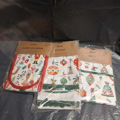 BOX OF APPROXIMATELY 40 ASSORTED KITCHEN ITEMS TO INCLUDE - TEA TOWEL - APRON - OVEN GLOVES
