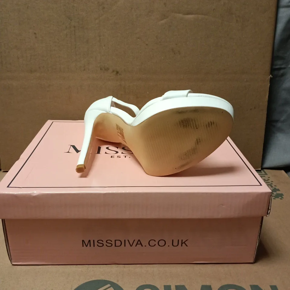 MISSDIVA WHITE STRAPPY PLATFORM HIGH-HEELED SANDALS SIZE 3