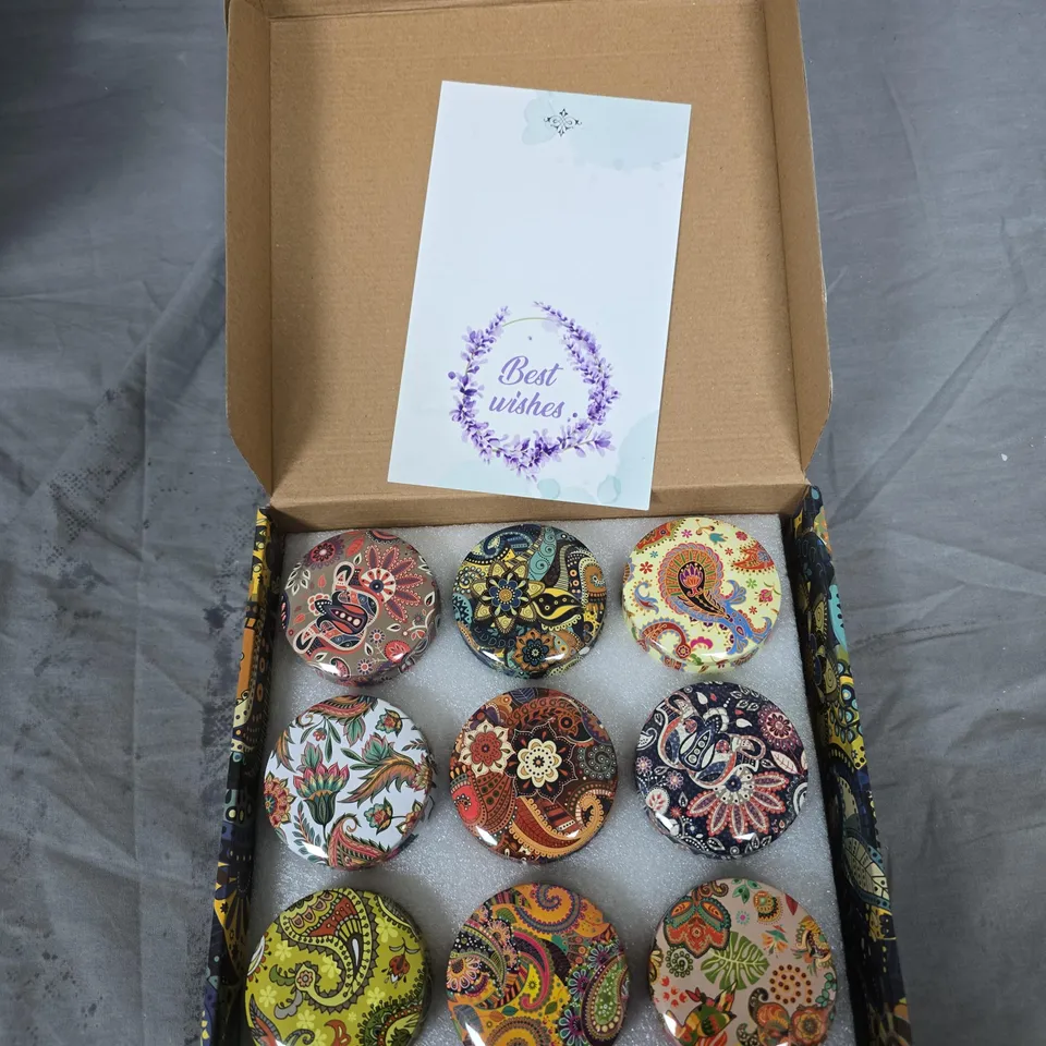 SCENTED CANDLE GIFT SET – 9 DECORATIVE TINS, PAISLEY PATTERN