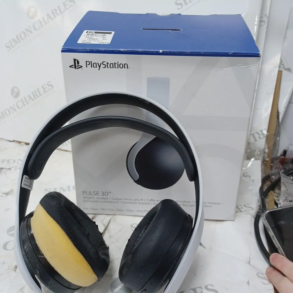 BOXED PLAYSTATION PULSE 3D WIRELESS HEADSET