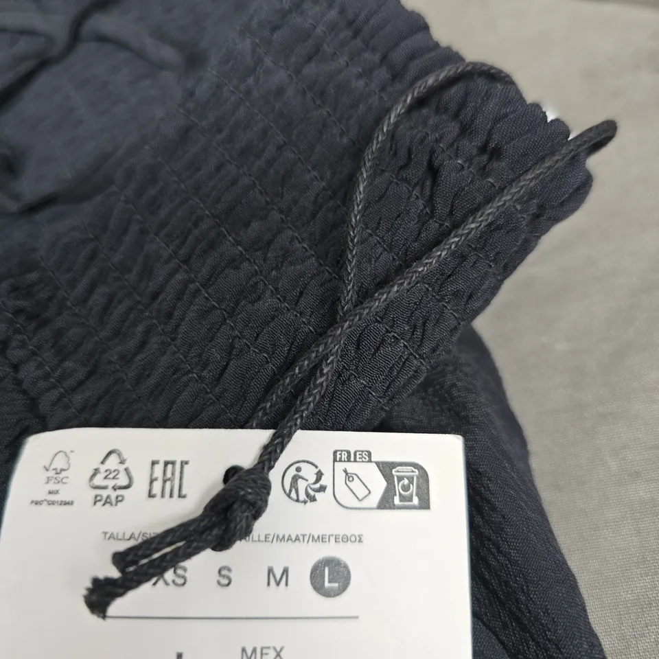 BERSHKA WOMEN'S BLACK SPAGHETTI-STRAP DRESS – UK L (MEX 30)