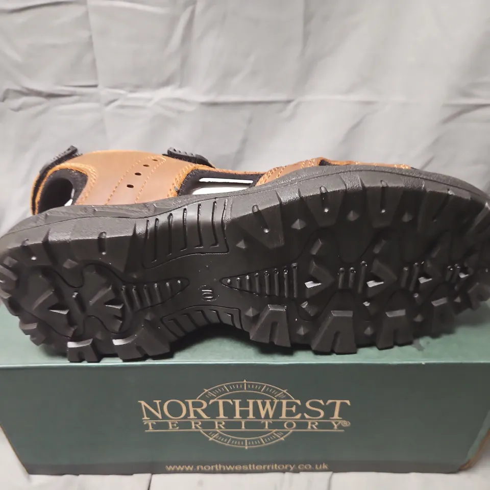 BOXED NORTHWEST TERRITORY WINDSOR SANDALS – TAN LEATHER, UK 10 (EUR 44)