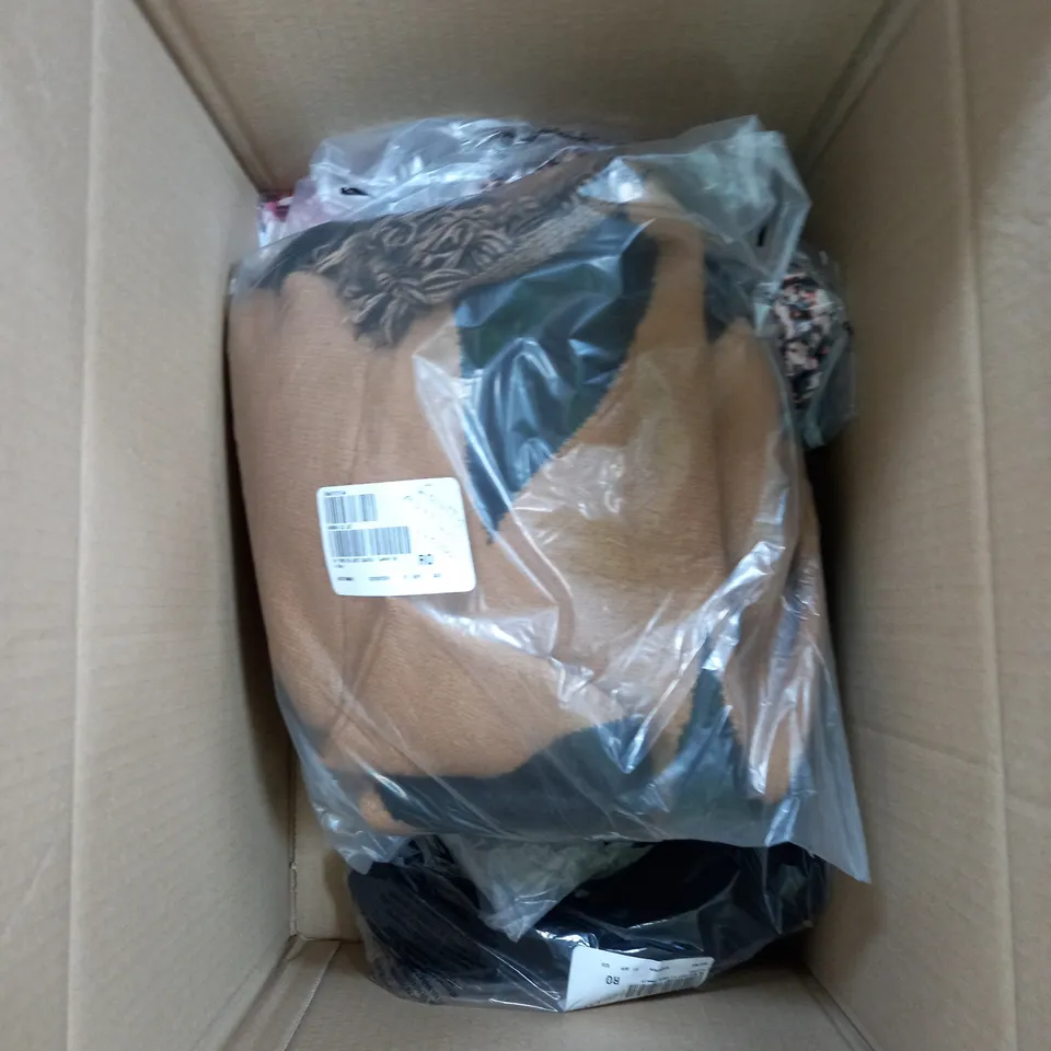 APPROXIMATELY 10 LADIES CLOTHING ITEMS ASSORTED COLOURS, STYLES AND SIZES