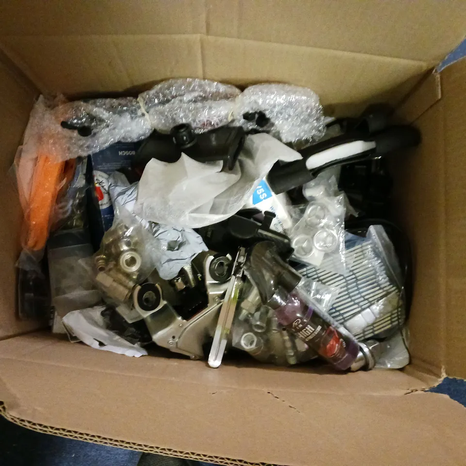 APPROXIMATELY 20 VEHICLE PARTS AND ACCESSORIES 