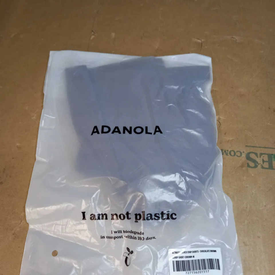 ADANOLA ULTIMATE RUCHED CROP SHORTS SIZE M