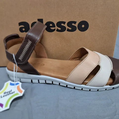 BOXED PAIR OF ADESSO REAL LEATHER SANDALS - 40