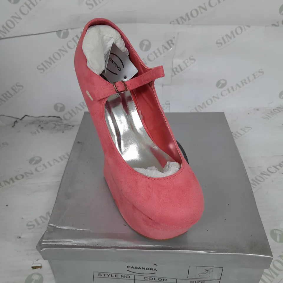 BOXED PAIR OF CASANDRA PLATFORM STRAP SHOE IN CORAL SUEDE SIZE 5