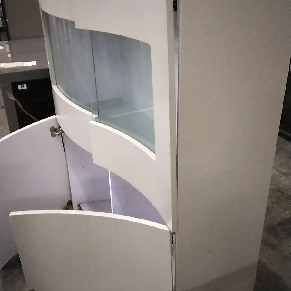 QUALITY DESIGNER LIGHT GREY FINISH 4 DOOR CURVED CABINET WITH GLAZED DOORS 
