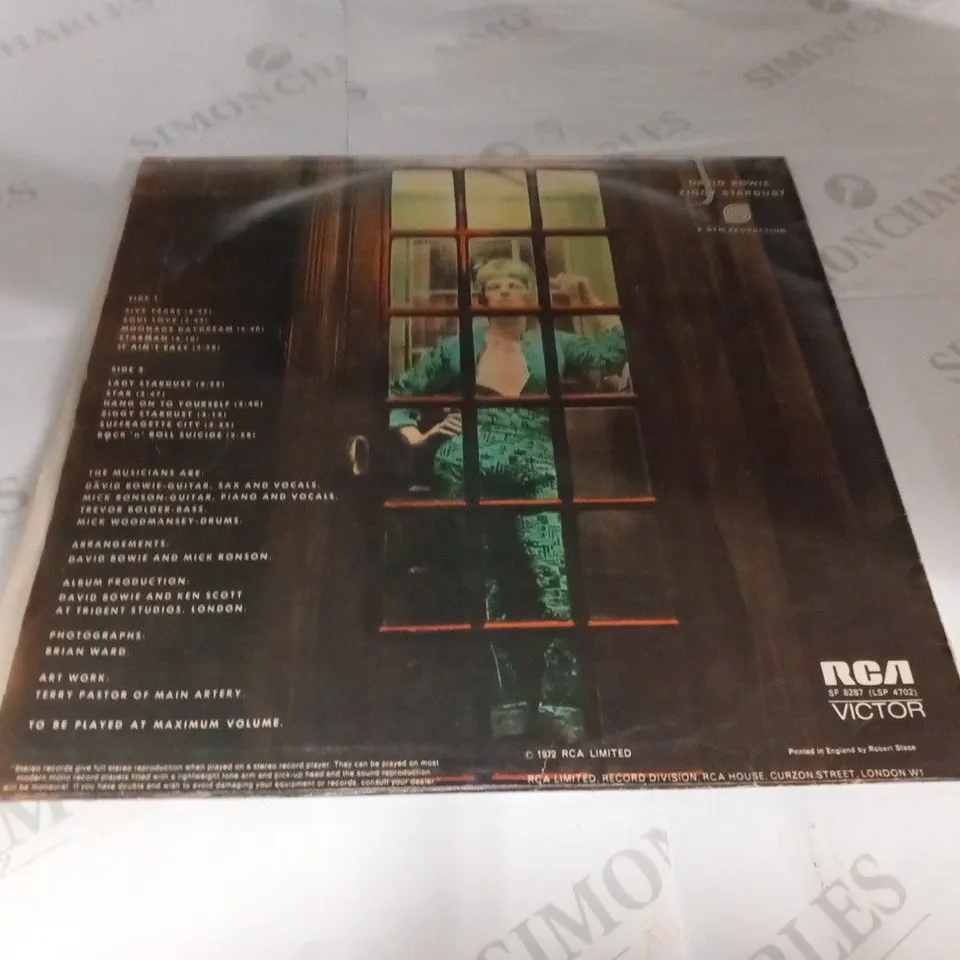 DAVID BOWIE. THE RISE AND FALL OF ZIGGY STARDUST. FIRST UK PRESSING 1E / 2E . COVER EX CONDITION. VINYL VG+ CONDITION. VALUE AT £120.00.